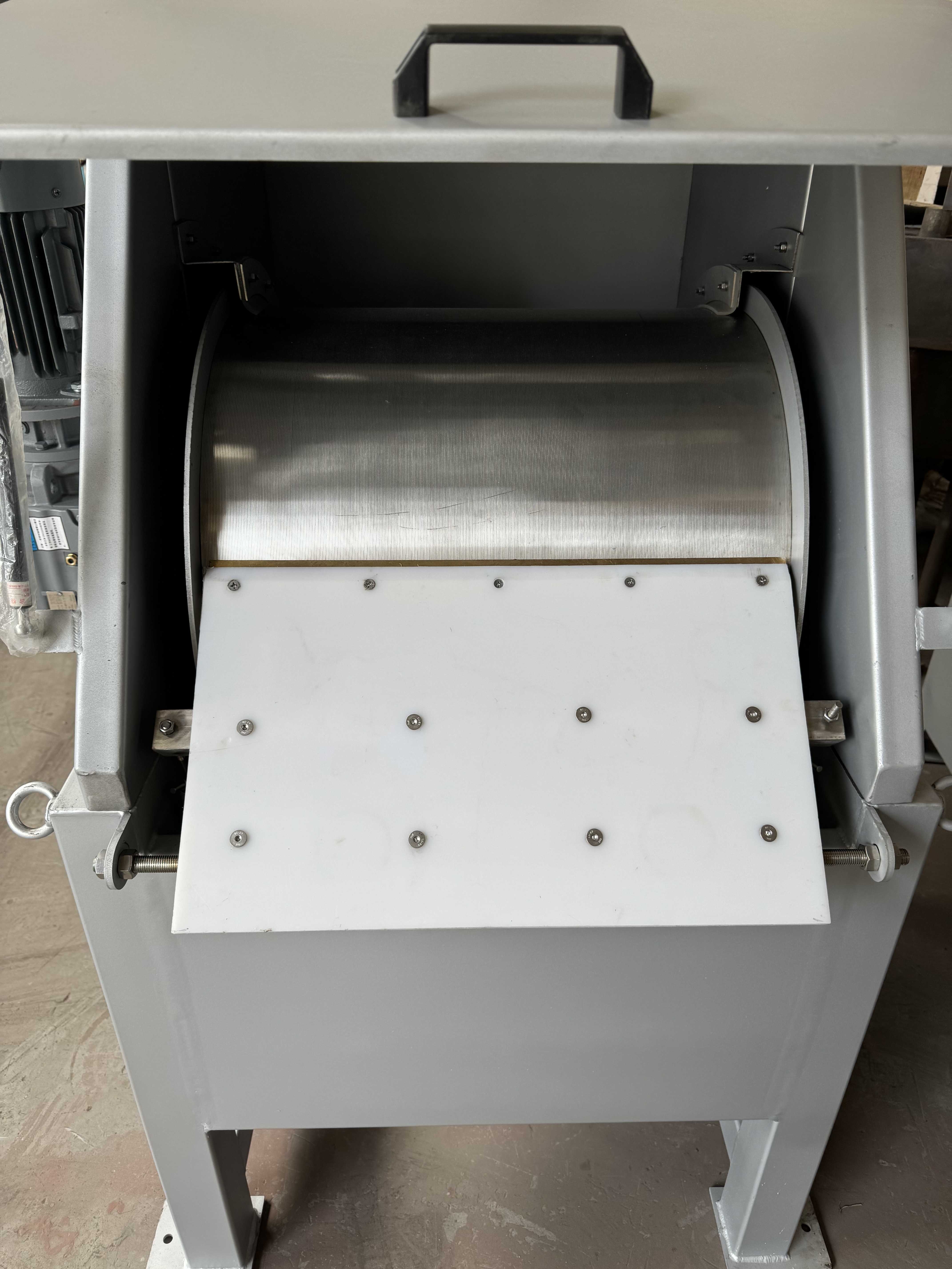 SS304-630*900-Externally Fed Rotary Drum Screen