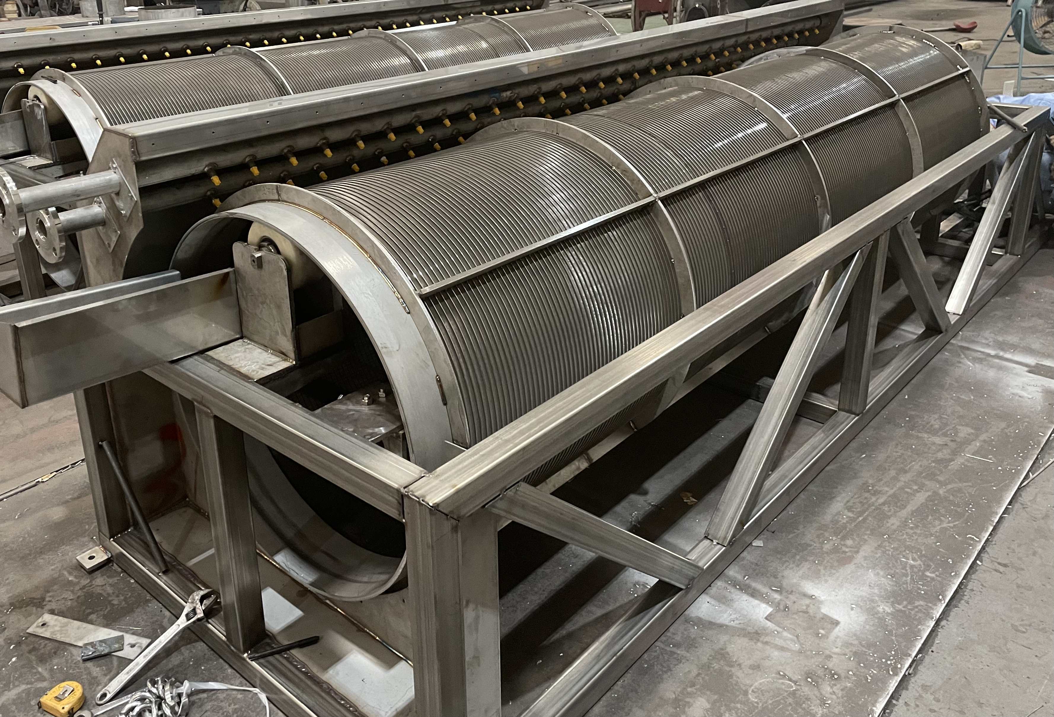 SS316-2500*6000-Internally Fed Rotary Drum Screen